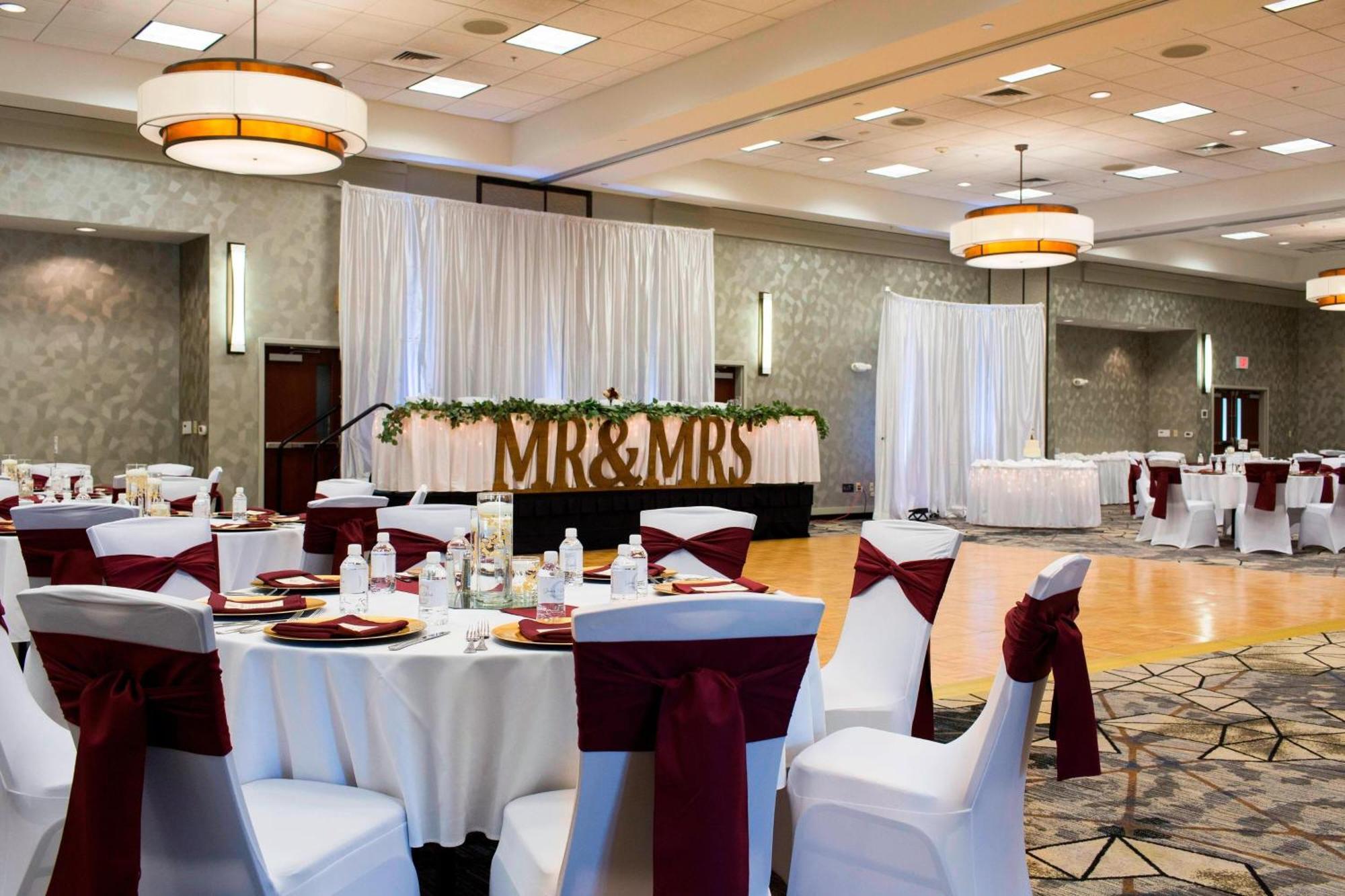 Courtyard Des Moines Ankeny Hotel Bagian luar foto