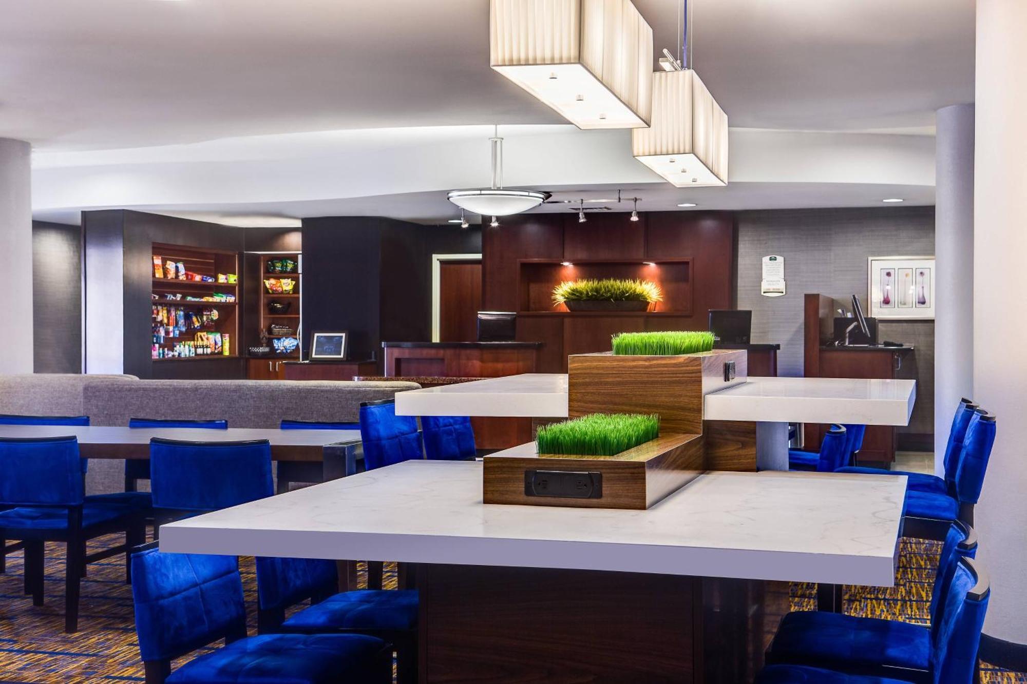 Courtyard Des Moines Ankeny Hotel Bagian luar foto