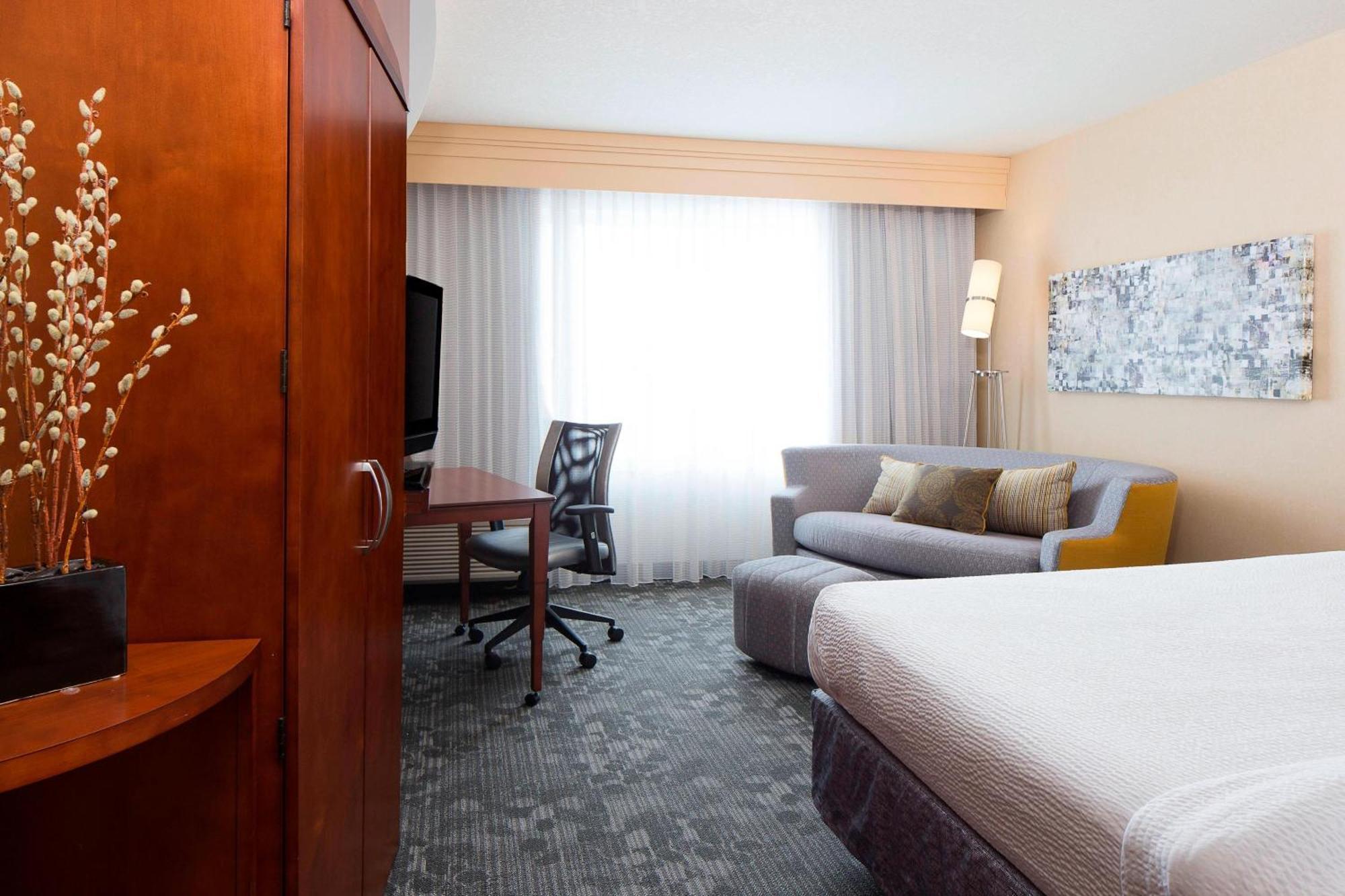 Courtyard Des Moines Ankeny Hotel Bagian luar foto