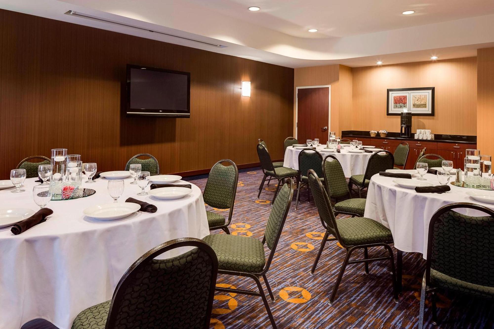 Courtyard Des Moines Ankeny Hotel Bagian luar foto