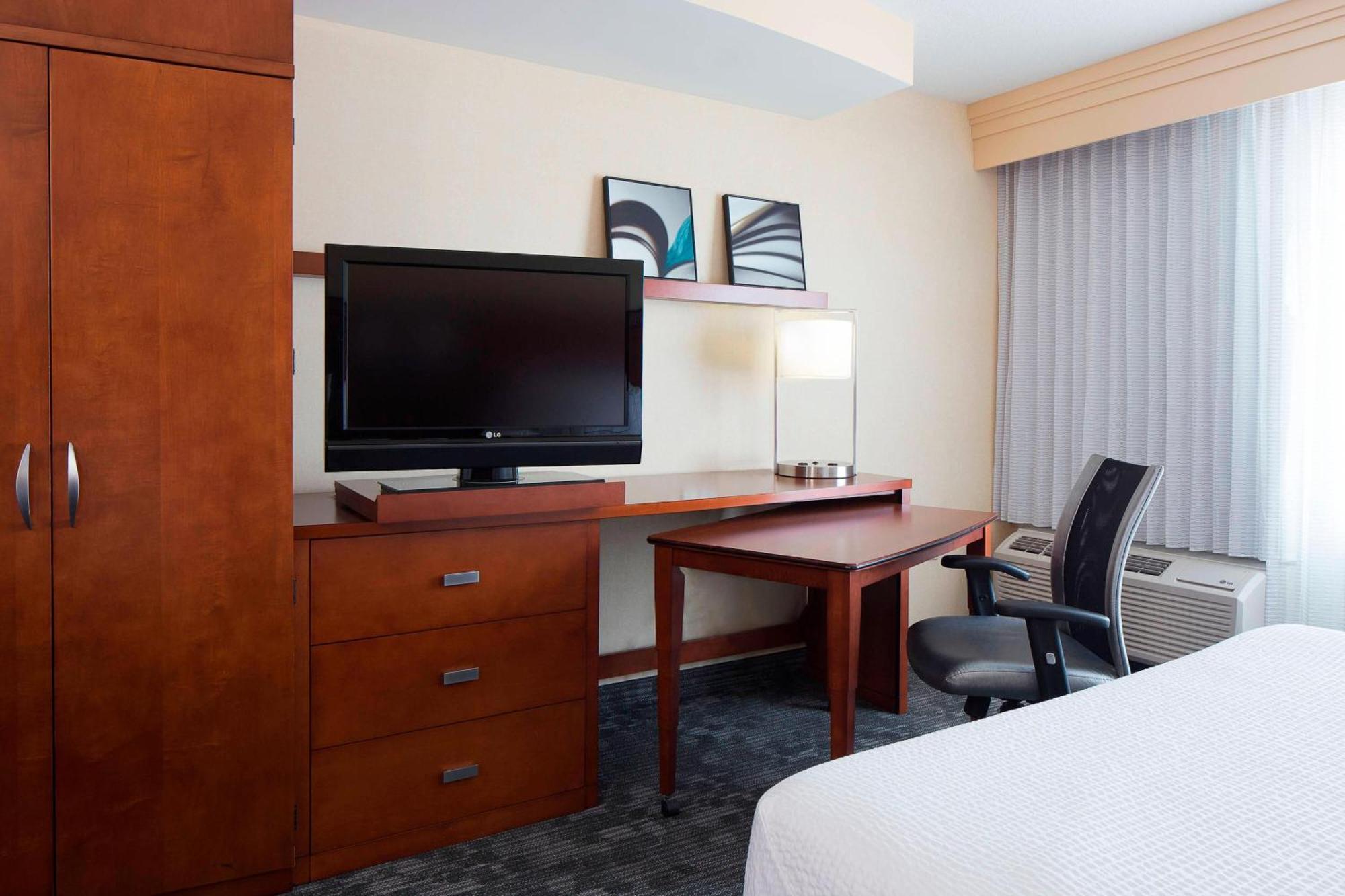 Courtyard Des Moines Ankeny Hotel Bagian luar foto